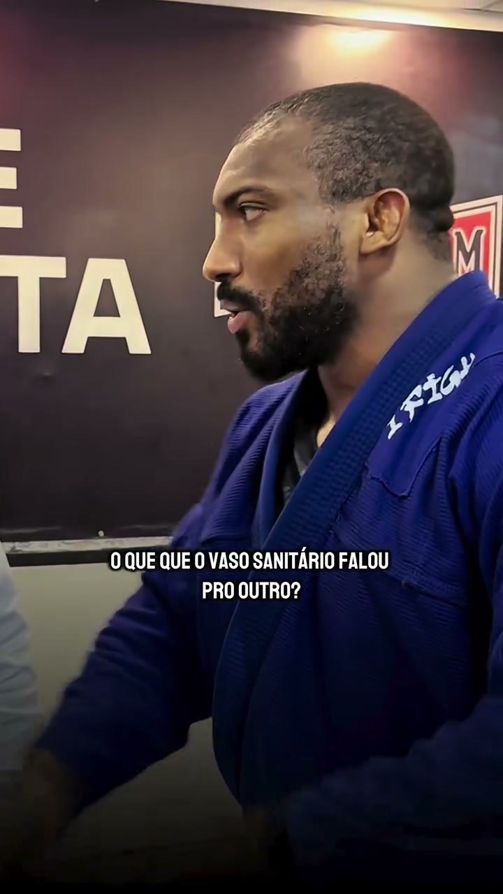 Pedro Bombom de kimono azul no CT Clube da Luta
