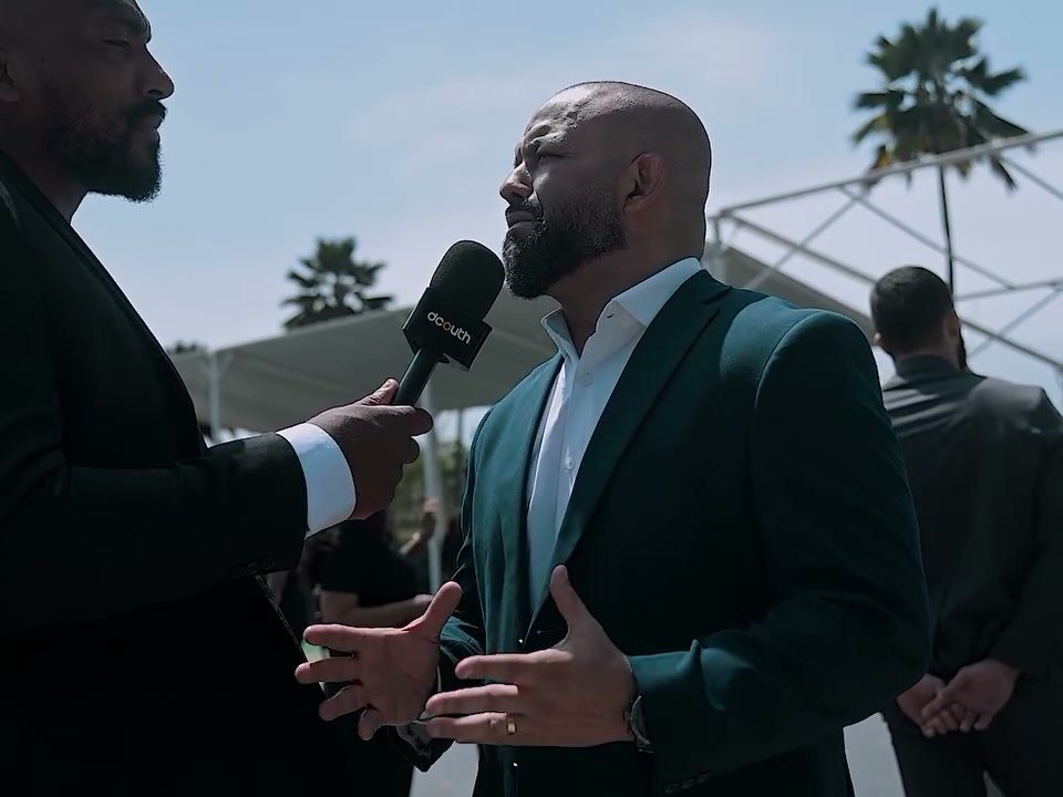 Pedro Bombom entrevistando em evento